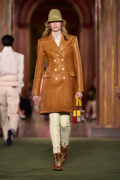 Look 9